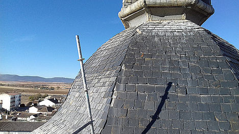 Finalizan las obras de reparación de los tejados de pizarra en la Iglesia de Orgaz (Toledo)