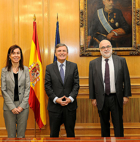 De izqda. a dcha.: la presidenta de Adif, Isabel Pardo de Vera, el secretario de Estado de Infraestructuras, Transporte y Vivienda, Pedro Saura, y el director general de Unesid, Andrés Barceló.