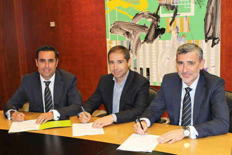 De izqda a dcha: Manuel Trapero, director de Zona Madrid Centro; Juan Villén, responsable de idealista hipotecas; y Manuel Ortega, director de la Red Agencial de Bankia.