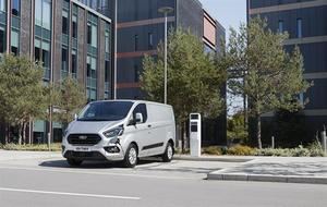 Nuevo Ford Transit y Tourneo Custom híbridos enchufables