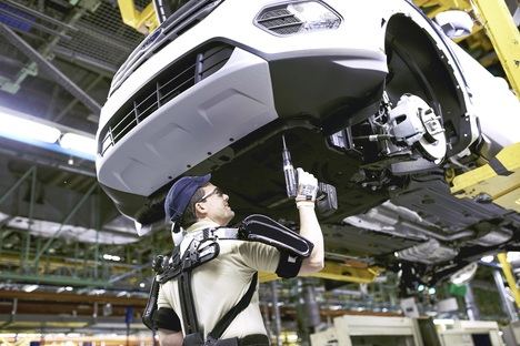 La planta Ford de Valencia ya usa exoesqueletos