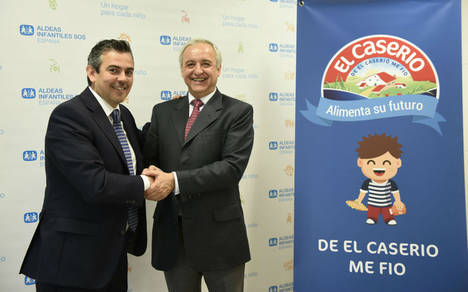 De izqda a dcha: Adolfo Torre, Marketing Manager de la categoría de Quesos y Postres de Mondelez Internacional en España y Pedro Puig, presidente de Aldeas Infantiles SOS.   