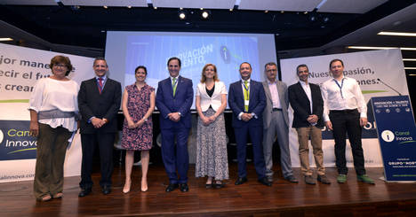 izquierda a derecha Olga Viza, Joan Carrillo i Torrel (Concatel), Francesca Coll (CaixaBank), José Rolando Álvarez (Grupo Norte), Marta Martínez (IBM), César Ruiz (Grupo Norte), Miquel Barceló (Universidad Politécnica de Catalunya), Miguel Ángel García (Telefónica) y Héctor Robles (Domo).