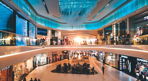 La afluencia en centros comerciales se mantiene estable hasta septiembre