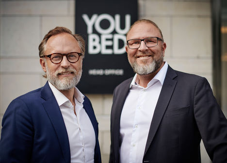 Fredrix Fexe, vicepresidente ejecutivo y director de Estrategia y Desarrollo de Negocio en Business Sweden y Mattias Sörensen, director ejecutivo y fundador de YouBed.
