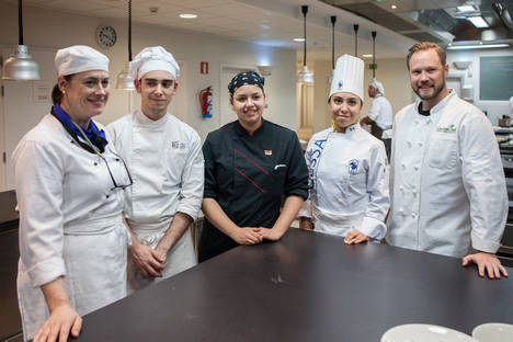  Los cinco finalistas del concurso representaban a otras tantas escuelas de cocina de Estados Unidos, México, Irlanda, Alemania y España.