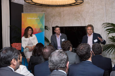 Globant presenta su libro sobre experiencias digitales, un aspecto clave para el crecimiento de las empresas