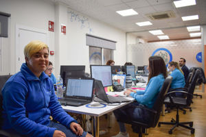 Gloria Gómez, joven con Síndrome de Down, se incorpora por primera vez al mundo laboral en Avanza