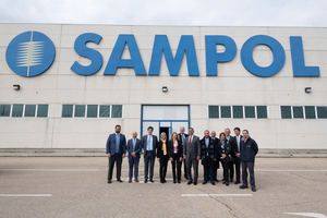 El Gobernador de Puerto Rico visitó la planta de Energía de SAMPOL en el Aeropuerto de Madrid Barajas