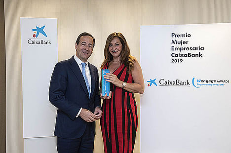 Gonzalo Gortázar, consejero delegado de CaixaBank, y Arancha Manzanares, vicepresidenta de Ayesa.