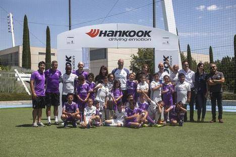 Zinedine Zidane entrena a 20 niños de Aldeas Infantiles