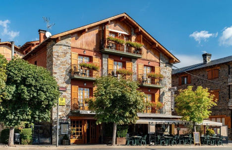 El Hotel Esquirol corrobora que el 30% de los usuarios reservan a principios de abril o en el último minuto