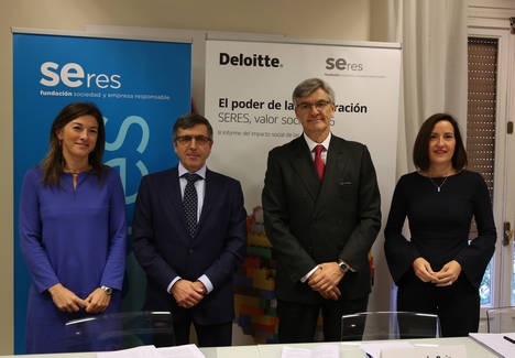 De izqrda a dcha: Ana Sainz, directora general Fundación SERES; Francisco Román, presidente Fundación SERES; Fernando Ruiz, presidente Deloitte; Ana Andueza, Socia Deloitte.