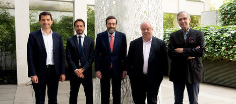 De izqda. a dcha.: Rafael Doménech, responsable de Análisis Económico de BBVA Research, José Ignacio Conde-Ruíz, subdirector de FEDEA, Guillermo de la Dehesa, presidente del Foro de Expertos del Instituto Santalucía, Ángel de la Fuente, director de FEDEA, y José Antonio Herce, economista.