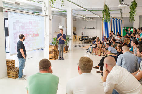 Fundación Universia e Ironhack lanzan un programa de becas para formar en tecnología a personas con discapacidad