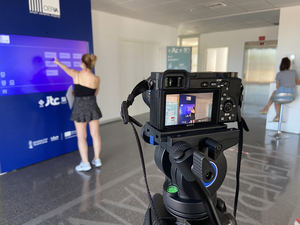 Personas usuarias comienzan a hacer pruebas en CERIA, el expositor inteligente creado por el ITC