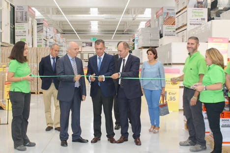 Leroy Merlin inaugura un nuevo espacio especializado en bricolaje y construcción en Tomares