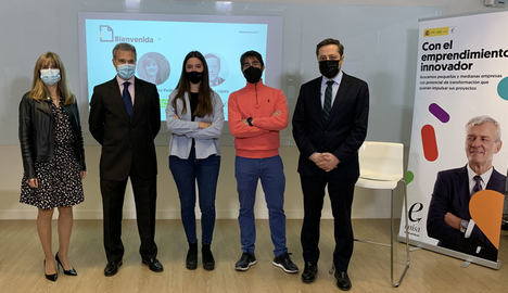 De izqda. a dcha.: Judith González Pedraz, secretaria general de EOI, José Martí Pellón, catedrático de la UCM, Gemma Prenafeta, fundadora y CEO de SharifyApp, Carlos Rivera, cofundador y coCEO de Clicars y José Bayón López, CEO de ENISA.