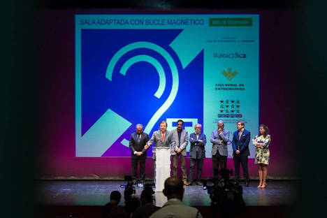 Fundación Caja de Extremadura colabora en la implantación de bucles de inducción magnética en el López de Ayala