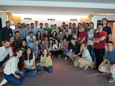 Indra potencia el talento joven con formación especializada desde la incorporación