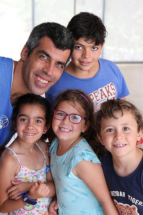 El campamento inclusivo de verano en que los niños conviven con personas con discapacidad intelectual