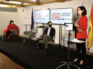 Isabel Díaz Ayuso presenta la línea abierta contra la hiperregulación en el Consejo Rector de South Summit, en IE University