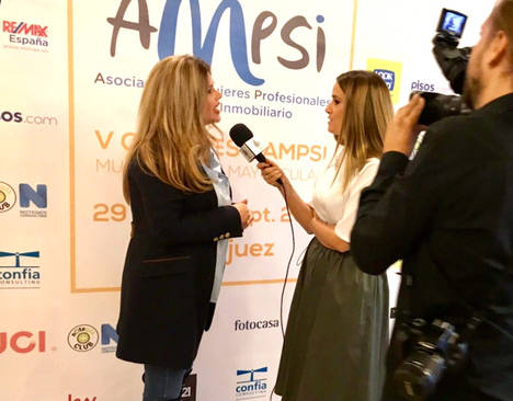 Johanna Manzanaro levanta al auditorio en su última conferencia