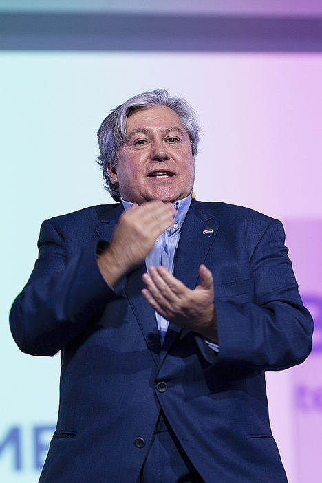 Javier Sierra, Remax.