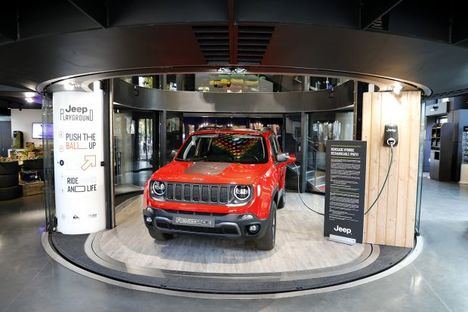Estreno del nuevo Jeep® Renegade híbrido eléctrico enchufable