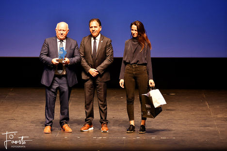 Joaquín Pérez Vázquez, recibe su ‘Premio Rem’.