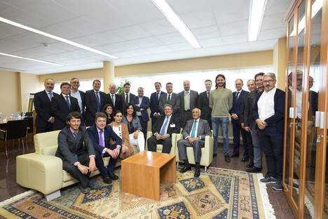 Foto de familia de los asistentes a esta sesión
