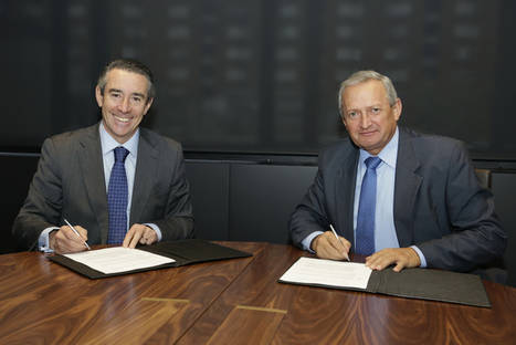 Juan Alcaraz, director general de CaixaBank, y Ángel Villafranca, presidente de Cooperativas Agro-alimentarias.