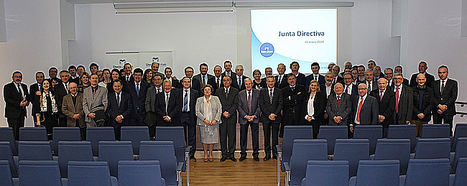 Junta Directiva con presidente de la CEV, Salvador Navarro.