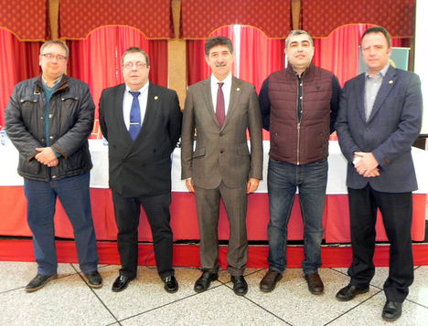 Junta directiva, de izda a dcha: Mario Moraleda Zuñiga, Vocal; José Luis Ruiz Palacios, Vicepresidente; Vicente José Poquet Sáez, Presidente; José Antonio Alemany Ledesma, Tesorero; Juan Carlos Sánchez Gomez de Luna, Secretario.