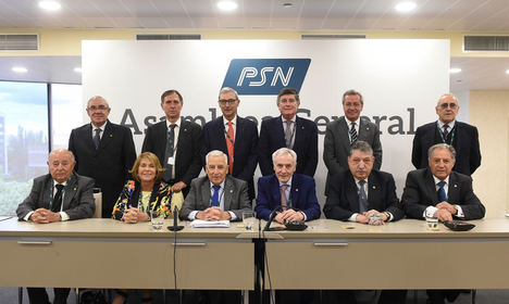 El Consejo de Administración de PSN. Sentados: Miguel Morgado, Carmen Rodríguez, Miguel Carrero, Esteban Ímaz, Miguel Triola y Filemón Rodríguez. De pie, Juan José Porcar, Eudald Bonet, Tomás del Monte, Manuel Pérez, José Manuel Suárez Quintanilla y José María Hernando.



