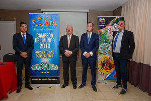 La Compañía Loro Parque presenta el reconocimiento de Siam Park como mejor parque acuático del mundo por sexto año consecutivo