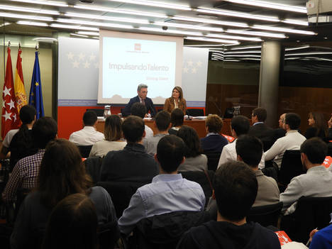 La Comunidad de Madrid conecta a los mejores expedientes académicos y al tejido empresarial para retener el talento en la región