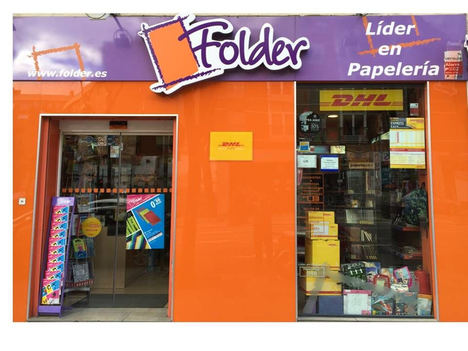 La cadena de papelerías Folder y DHL cumplen 10 años como socios