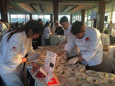 La cocina madrileña de Javier Estévez triunfa en Nueva York en una gala ante mil personas
