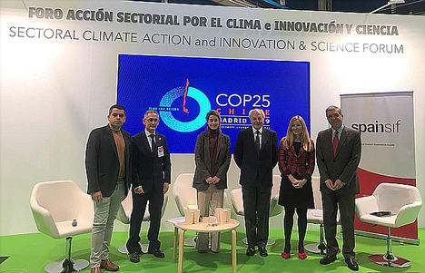 De izda. a dcha.: Andrés Herrero, Previsión Social de UGT; Manuel Álvarez, Secretario General de OCOPEN; Teresa Casla, Consejera Delegada de Fonditel; Joaquín Garralda, Decano de Ordenación Académica de IE Business y Presidente de Spainsif; Mª José Gálvez, directora de Sostenibilidad de Bankia; y Fernando Gómez-Bezares, Catedrático de Finanzas de Deusto.