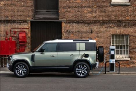 Land Rover Defender 110 P400e AWD PHEV
 