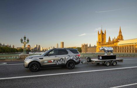 Land Rover colabora en la protección de los rinocerontes
