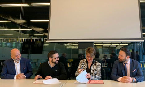 El concejal delegado del Área de Emprendimiento, Empleo e Innovación, Ángel Niño, junto con la directora gerente de la Agencia para el Empleo de Madrid, Belén García; el director de Estrategia y Desarrollo de la Fundación Santa María la Real, Álvaro Retortillo, y el director de Relaciones Institucionales de la Fundación Telefónica, Joan Cruz.
