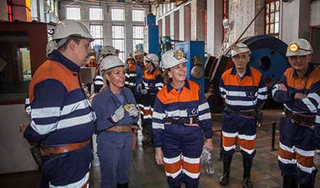 La presidenta de SEPI visita con la dirección de HUNOSA los pozos Sotón y Barredo, además de la central térmica de La Pereda