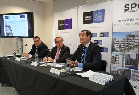 De izqda a dcha: Fernando Sacristán Bergia, profesor titular de Derecho Mercantil de la Universidad Rey Juan Carlos; Juan Pablo Garbayo, director general de NOVIT Legal, y Francisco Sevilla Costa, vicepresidente de la Asociación de Cooperativas de la Comunidad de Madrid.