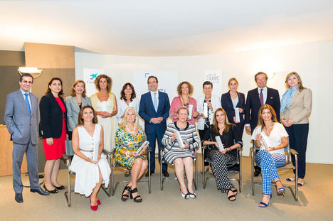 Las finalistas al Premio Mujer Empresaria 2018 de CaixaBank se reúnen con Gonzalo Gortázar.