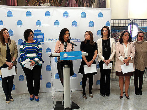 La vicedecana, Inmaculada Atencia, y otras diputadas de la Junta de Gobierno del Colegio de Abogados