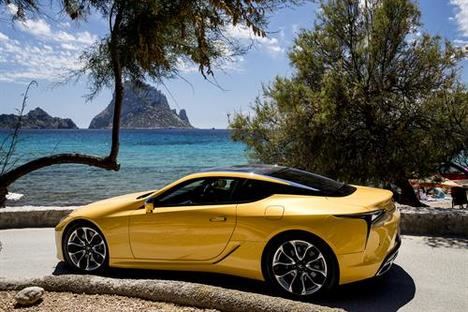 Lexus LC 500h Yellow Edition