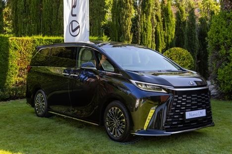 Lexus presenta la gama para España del nuevo LM
 