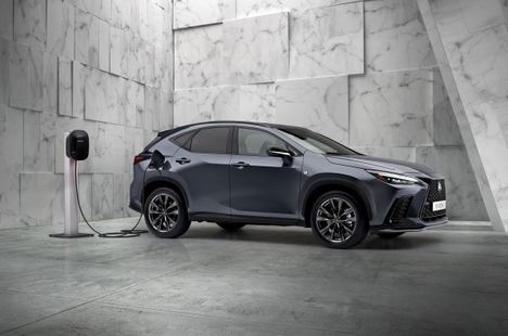 El nuevo Lexus NX 450h+ “Híbrido enchufable del Año” en el Reino Unido